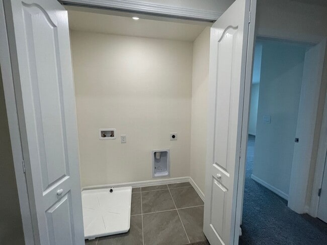Building Photo - Beautiful, Newer 3/2.5 Apopka Townhome in Windrose!