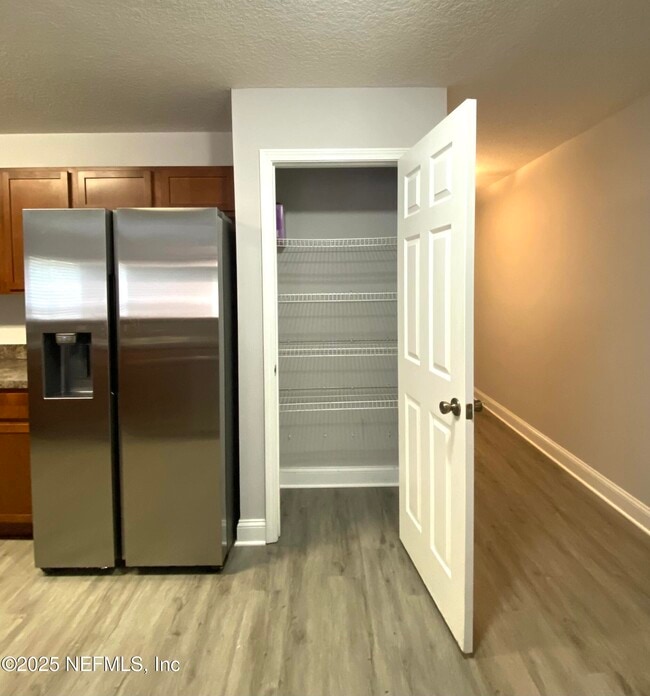 Building Photo - 86069 Pineview Dr