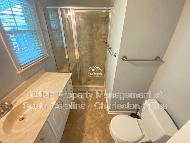 Building Photo - 14 Lampton Rd