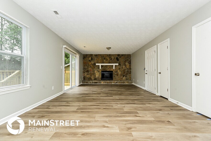 Building Photo - 3042 Medina Dr