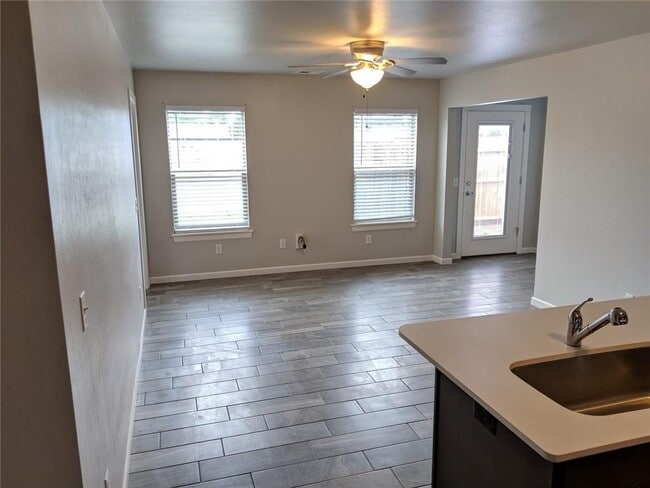 Building Photo - 2201 Buena Vida Ln
