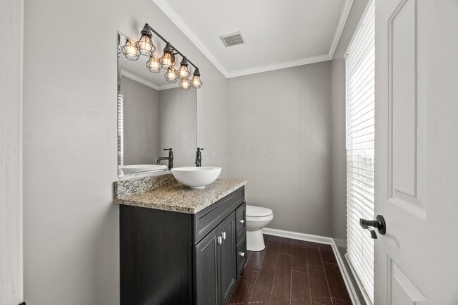 Building Photo - 4462 Alameda Dr