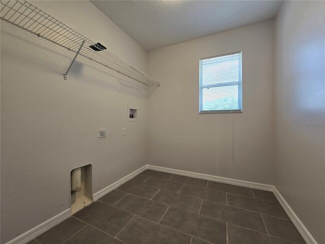 Building Photo - 6889 Lake Eaglebrooke Dr