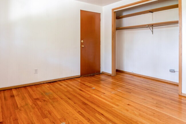 1409-07 Trailsway Bedroom - PMM + MS