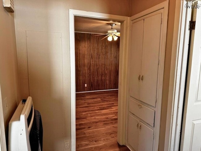 Building Photo - 104 Ave G