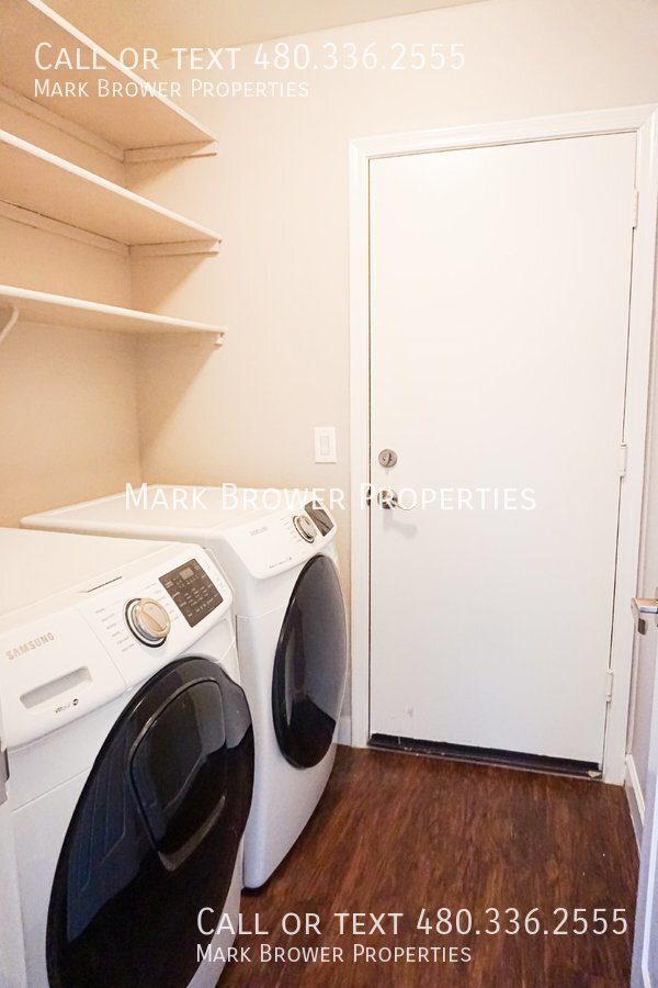 Building Photo - 1136 E Christopher St