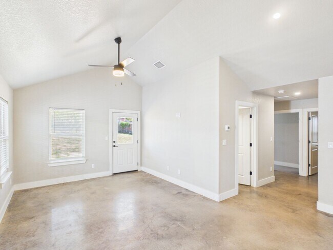 Building Photo - 124 Feather Way