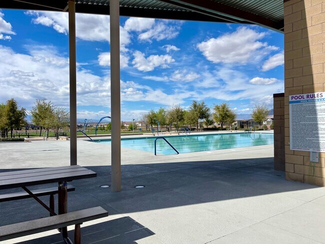 Building Photo - 3 BED 2.5 BATH 2 CAR GARAGE TOWNHOME FOR RENT IN CADENCE MASTER PLANNED COMMUNITY