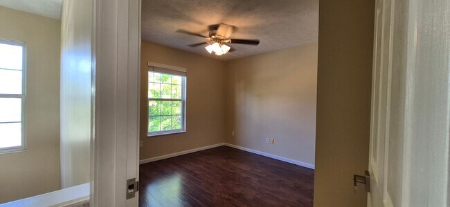 Building Photo - 2999 Iowa Ct