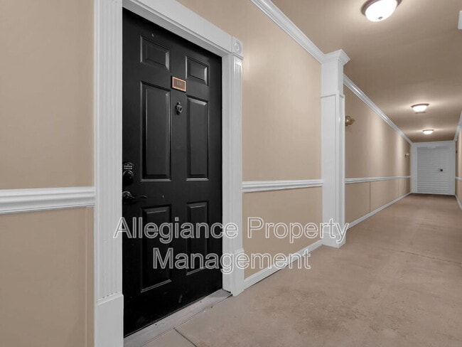 Building Photo - 4852 Eisenhower Ave