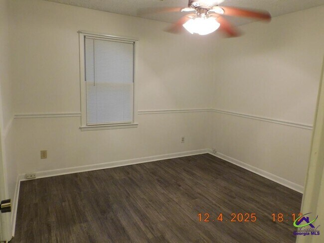 Building Photo - 1003 Greenwood Dr