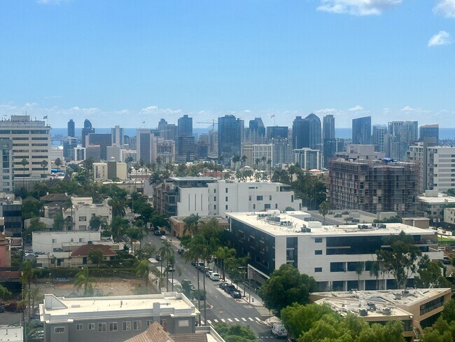 Building Photo - 475 Redwood St