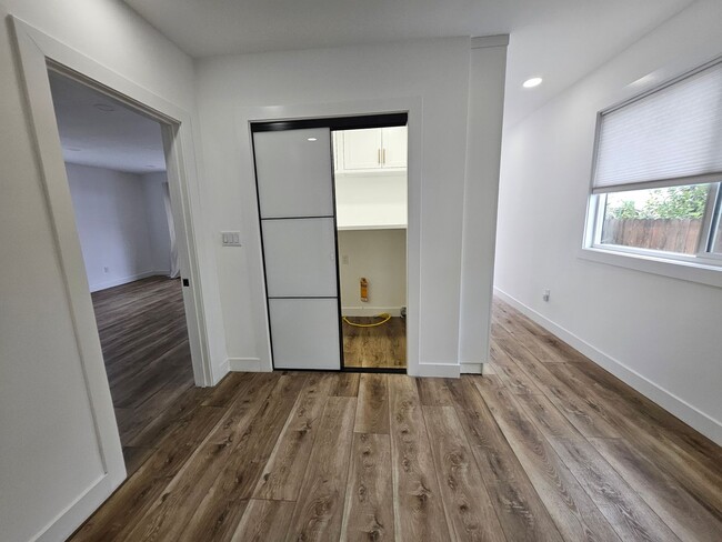 Building Photo - Newly Remodeled 4 bedroom 2 bath