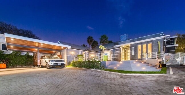 Building Photo - 12318 Sunset Blvd