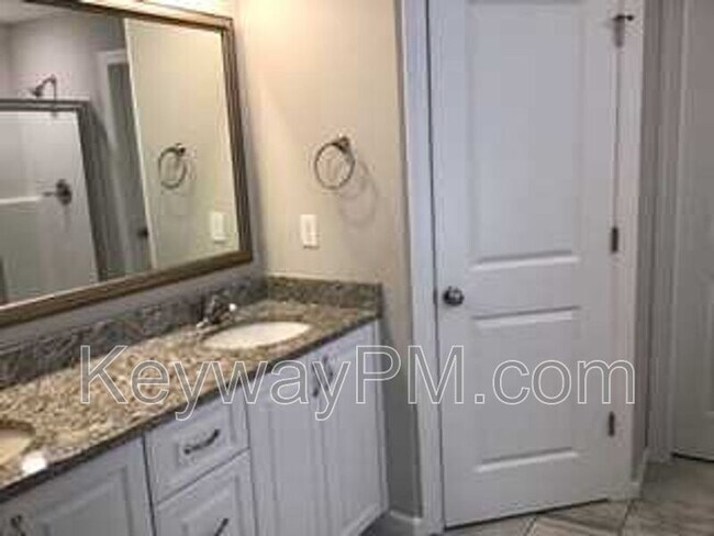 Building Photo - 3060 Lobella Dr