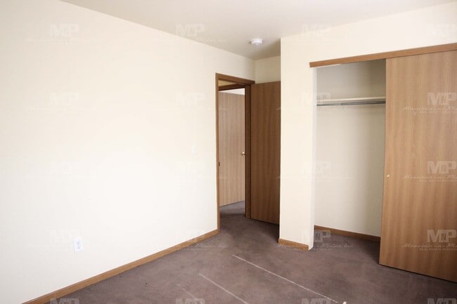 Building Photo - 520 S Howes St