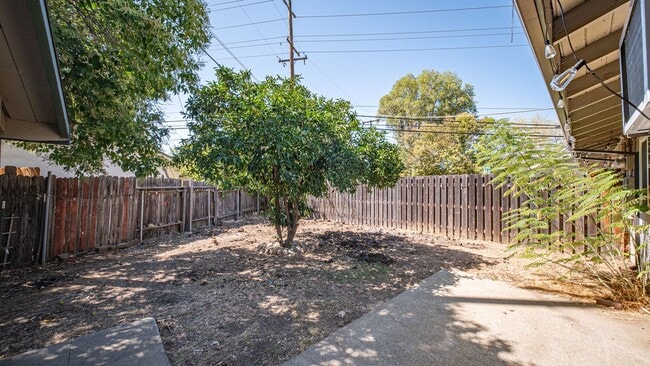 Building Photo - Rancho Cordova - 2 Bedroom