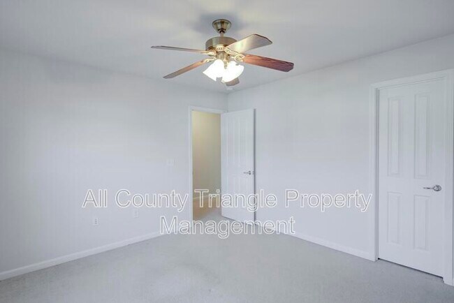 Building Photo - 408 Dyersville Dr