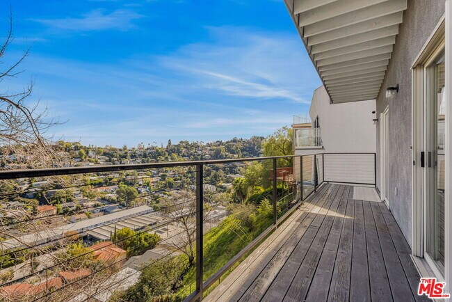 Building Photo - 2226 Ronda Vista Dr