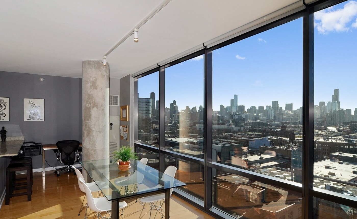 Building Photo - 860 W Blackhawk St