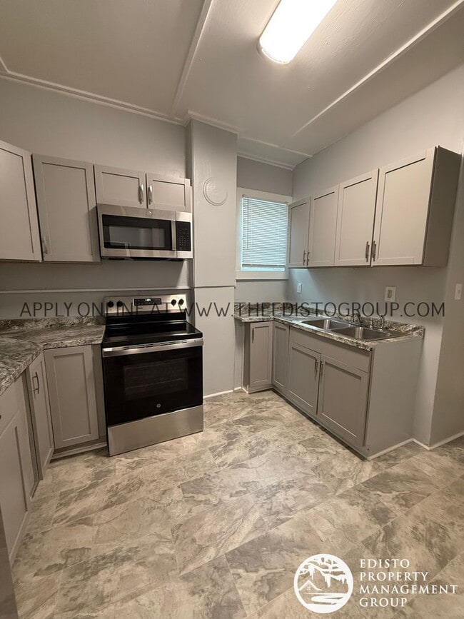 Building Photo - 497 Boulevard St