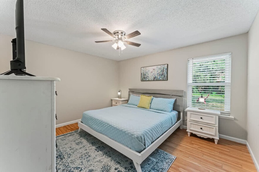 Building Photo - 10383 Chatwood Ct