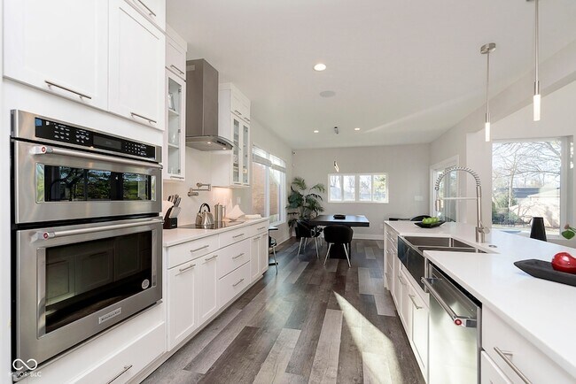 Building Photo - 429 W 86th St