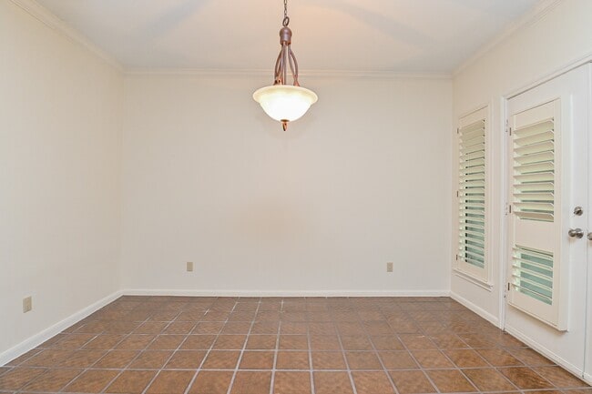 Building Photo - 294 Sugar Berry Cir