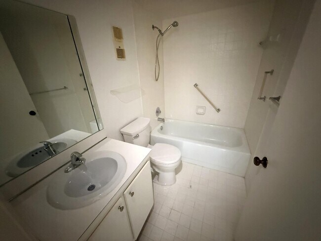 Building Photo - 14307 Bedford Dr