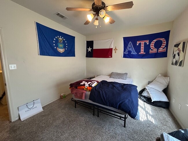 Building Photo - 223 Forest Dr Loop