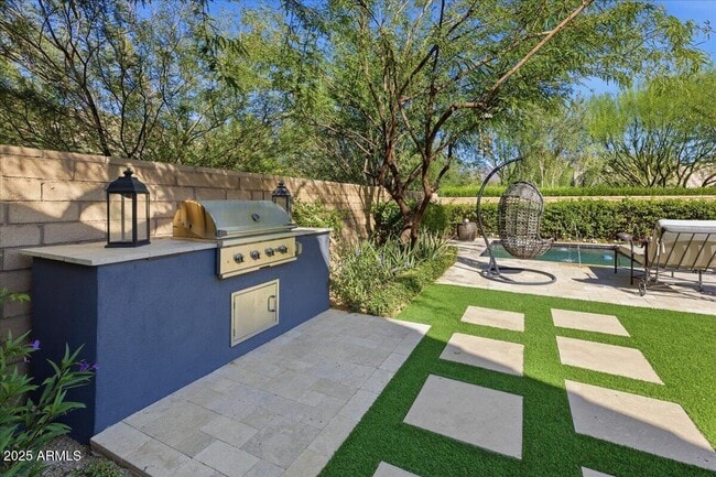 Building Photo - 10203 E Camelot Ct