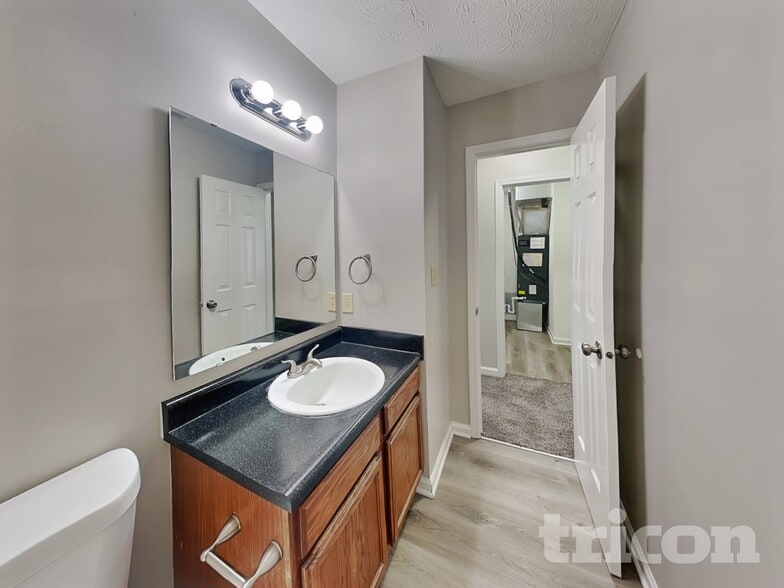 Building Photo - 1082 Sunmeadow Cir