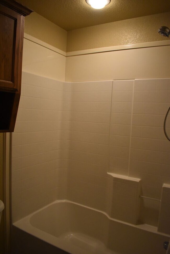 Building Photo - 1600 Nicholas Cir