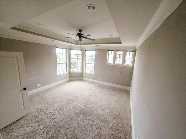 Building Photo - 736 Nicholson St