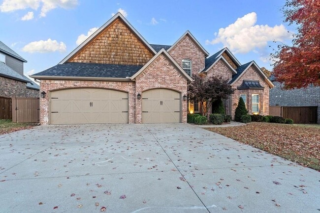 Building Photo - 504 NE Green Creek Rd