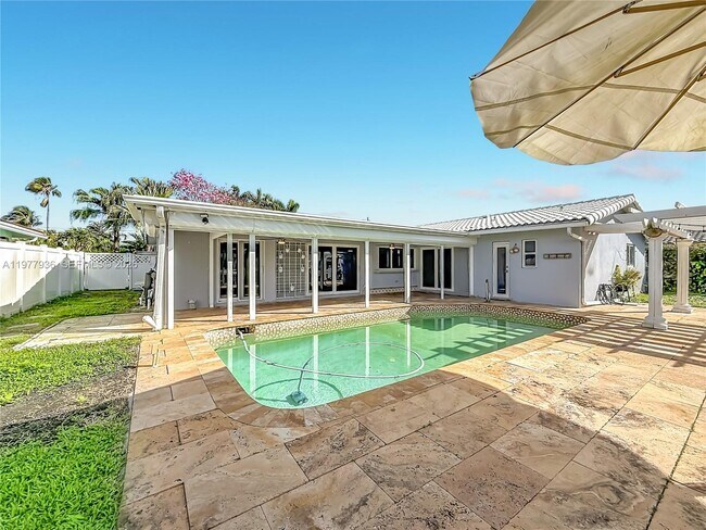 Building Photo - 2770 NE 8th Ct