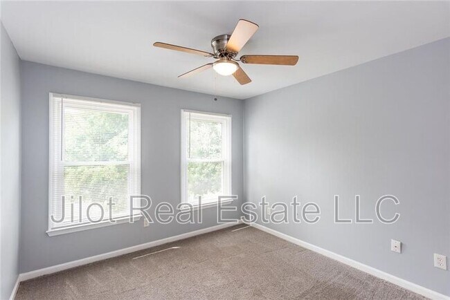 Building Photo - 483 Mountain Oaks Pkwy