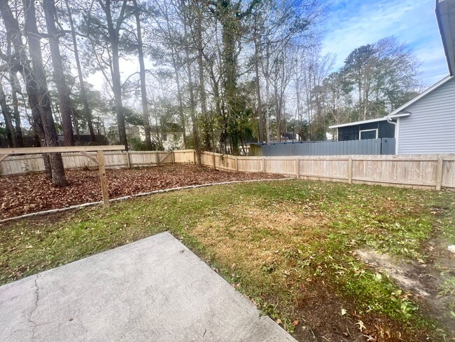 Building Photo - Three Bedroom Two Bath Home in Derby Park