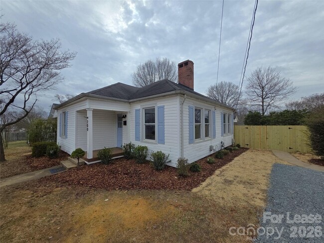 Building Photo - 200 E 2nd St