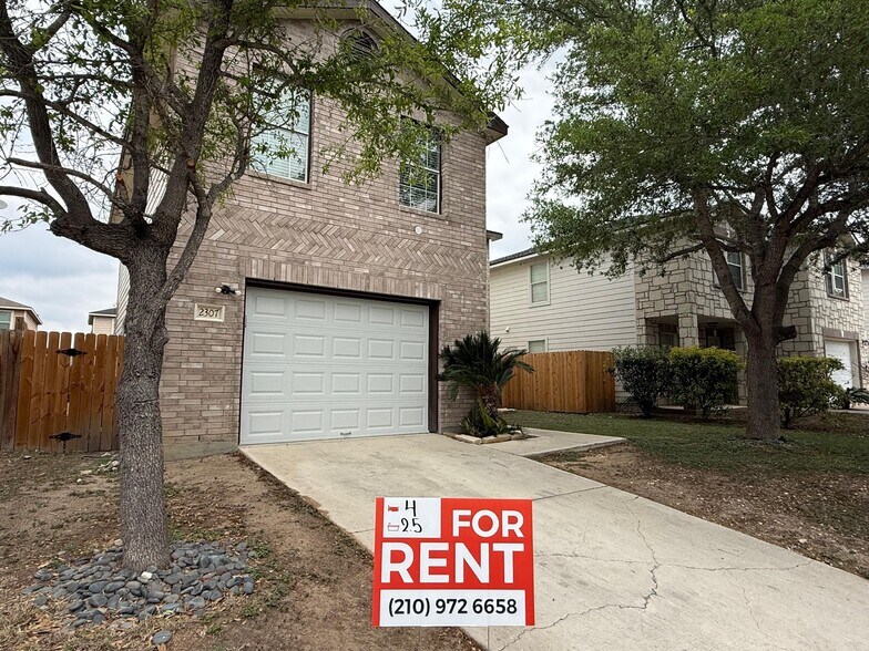 Building Photo - 2307 Mission View