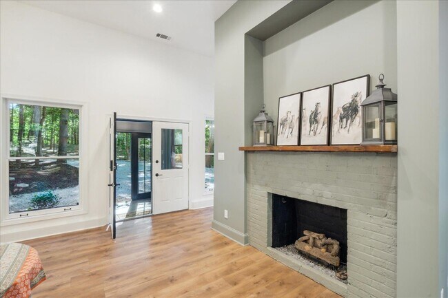 Building Photo - 439 Barbara Ln