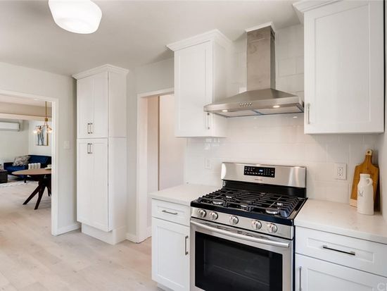 Kitchen - 129 E Ave 36