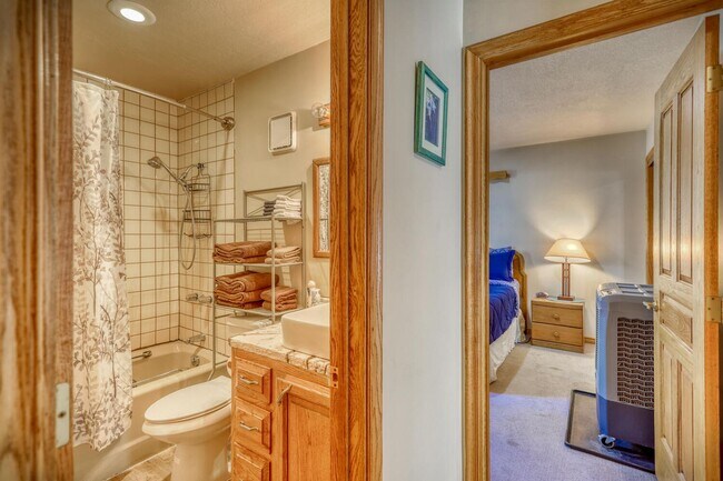 Building Photo - Timbers Condo