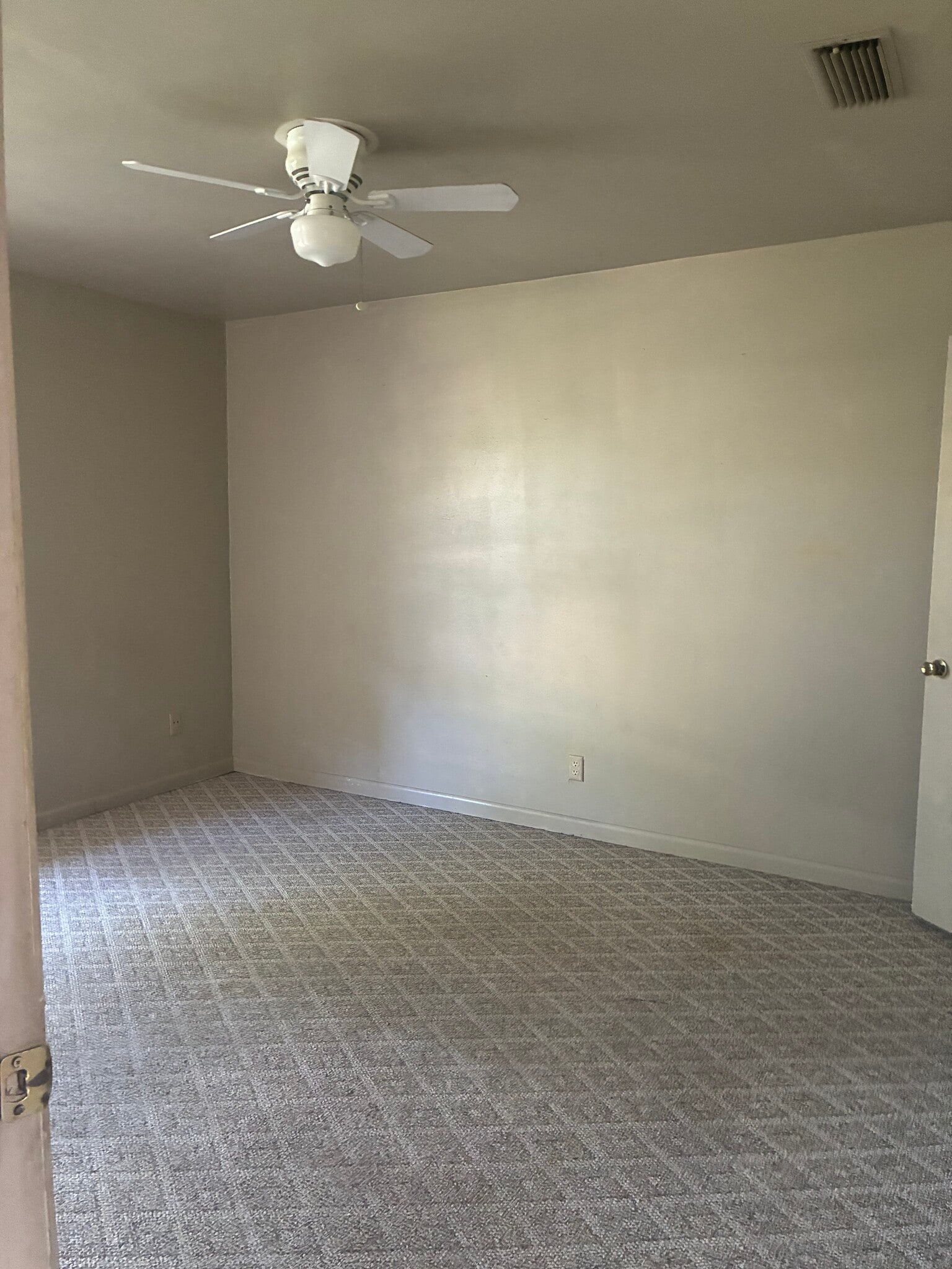2 large bedrooms 12 x 13. WALK IN CLOSETS - 2104 Euclid St