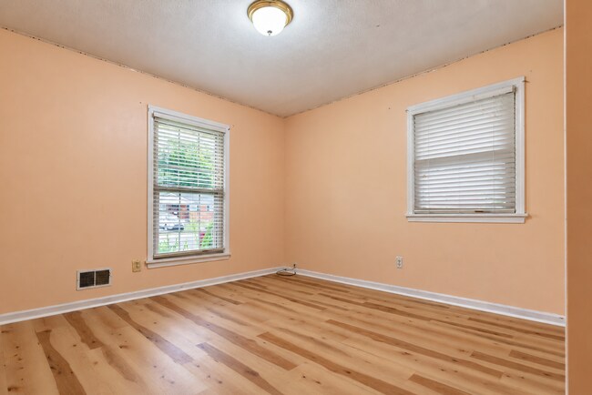 Building Photo - 7209 Lawnside Dr