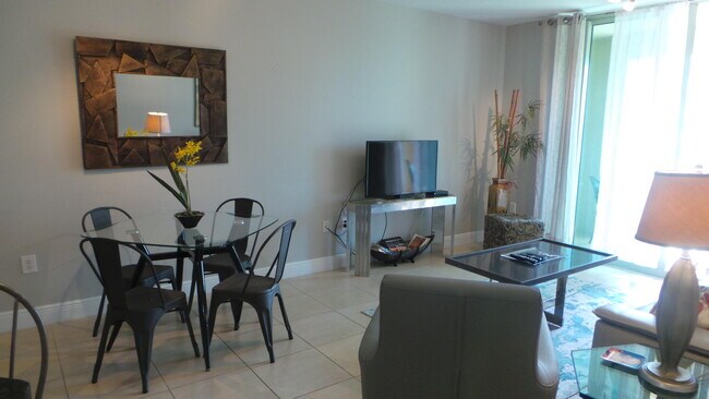 Building Photo - 610 Clematis St