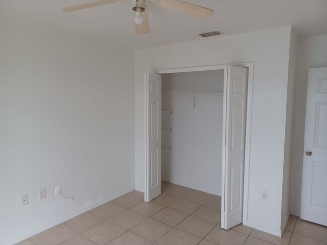 Building Photo - 3018 SE Santa Barbara Pl