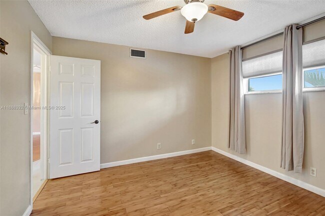 Building Photo - 8980 S Hollybrook Blvd