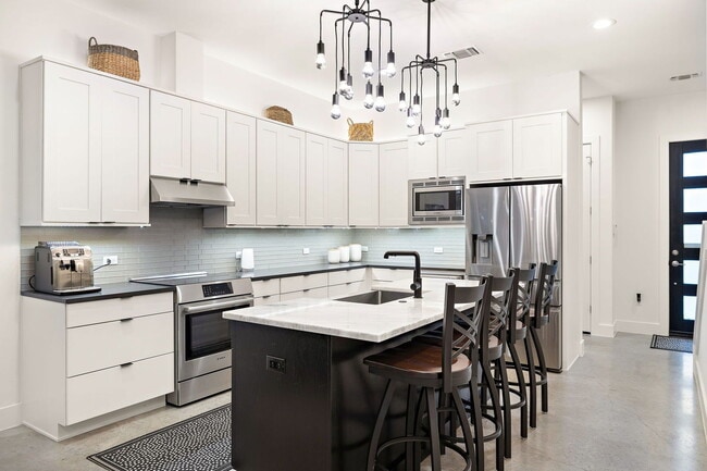 Building Photo - 1310 Choquette Dr