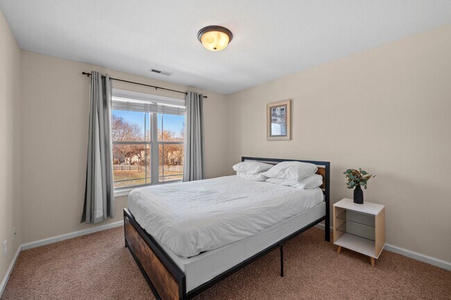 Building Photo - Spacious Living with a Private Primary Retreat!